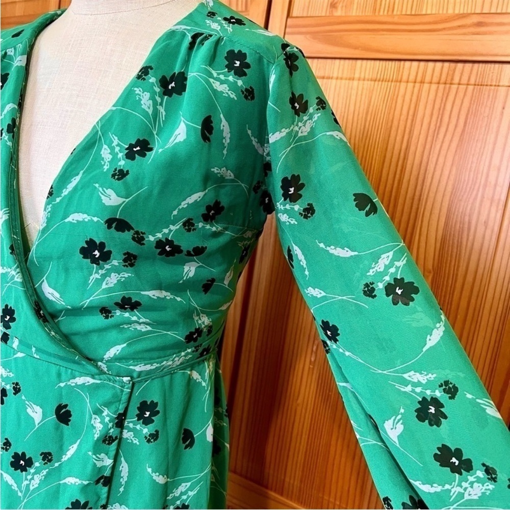 Lulus Small Green Floral V-Neckline Wrap Dress Spring Wedding Guest - Picture 4 of 9